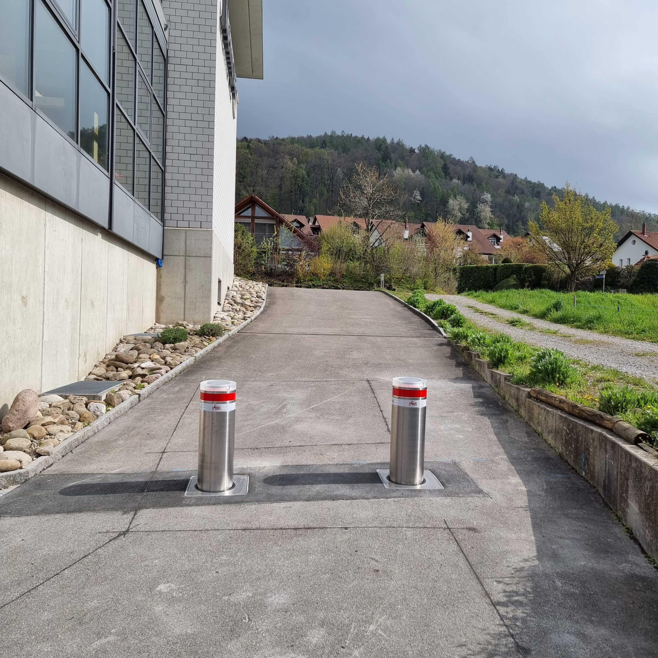 Neigungsangepasste-Poller-Consel-Group-AG